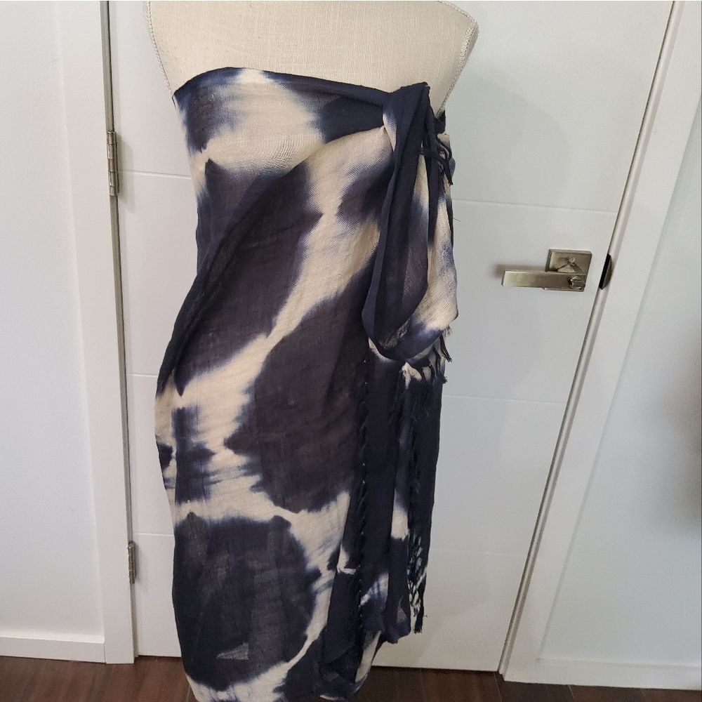 Carolina Amato New York Linen Blend Cover-Up Wrap - Picture 3 of 6